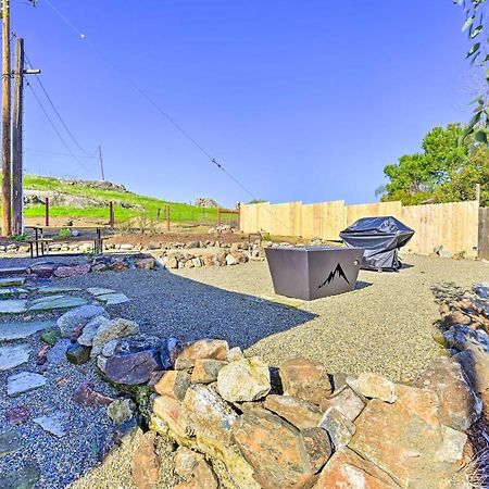 Peaceful Ranch Home With Sierra Nevada Views Woodlake Exterior photo