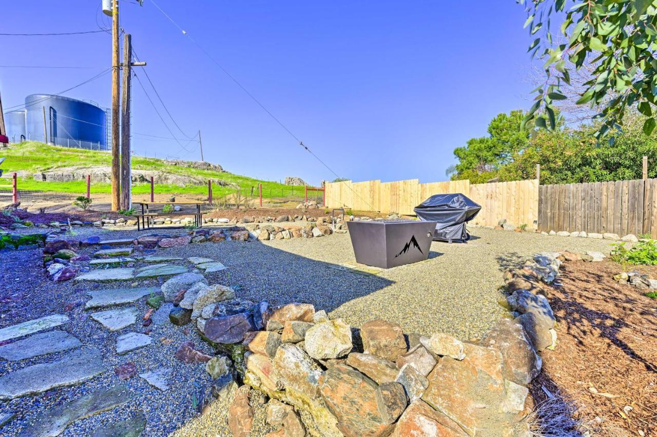 Peaceful Ranch Home With Sierra Nevada Views Woodlake Exterior photo