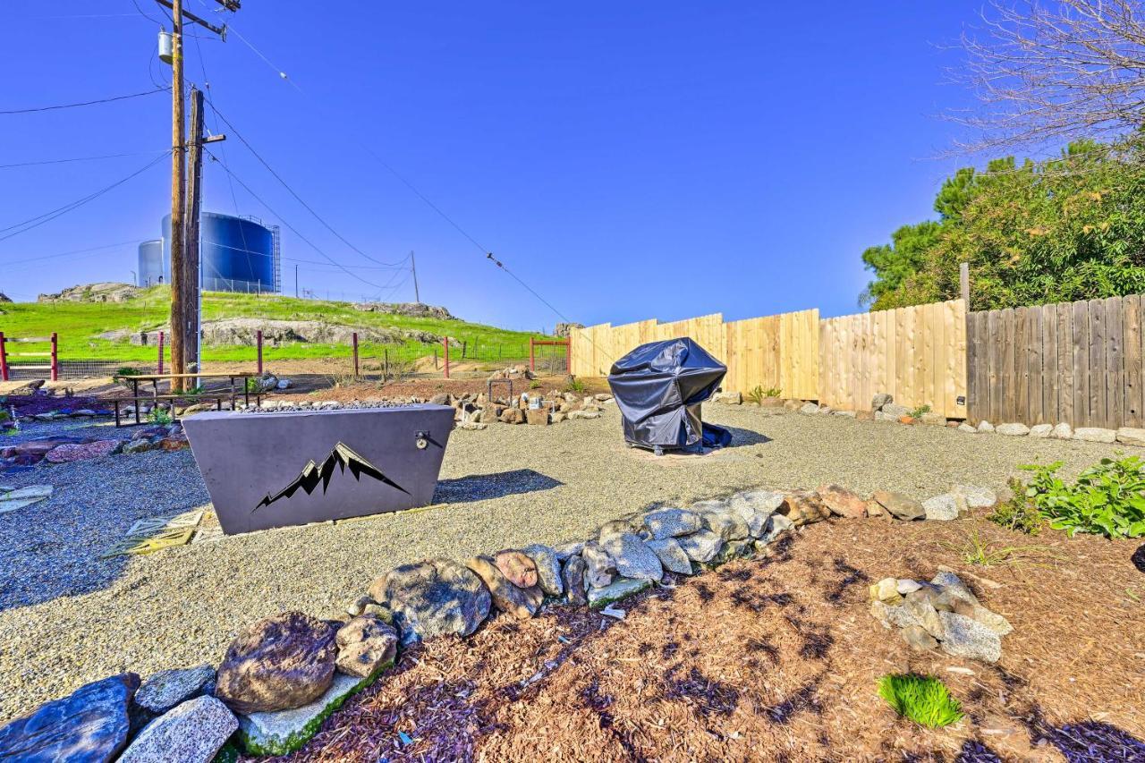 Peaceful Ranch Home With Sierra Nevada Views Woodlake Exterior photo